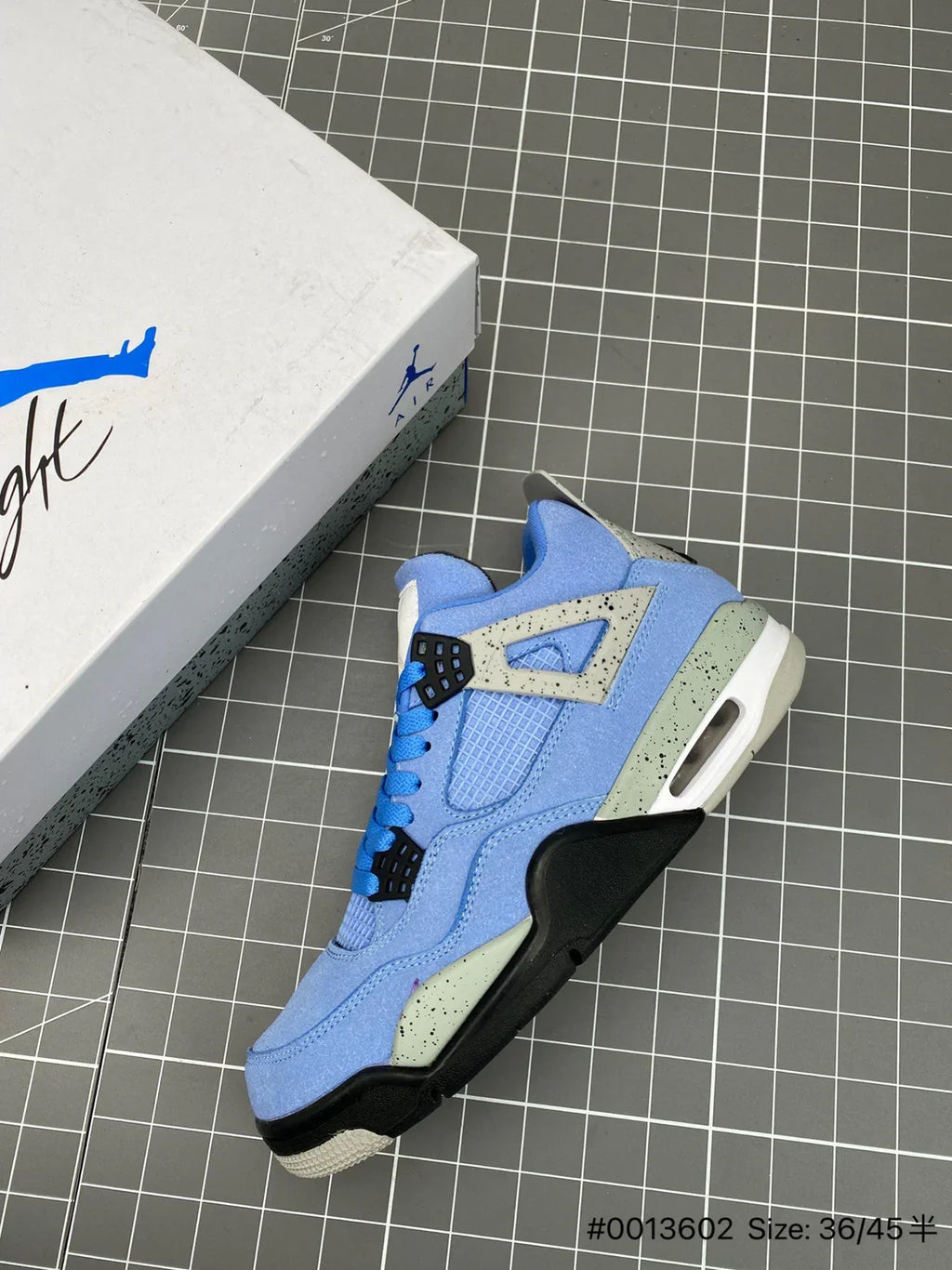 AIR JORDAN 4