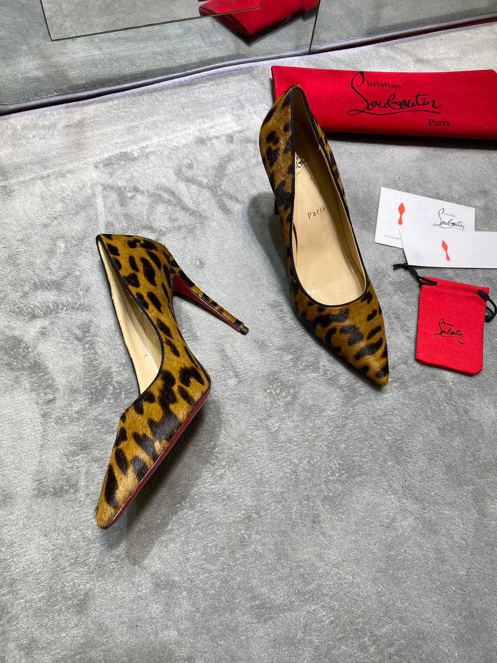 LOUBOUTIN TACCHI